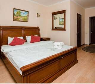 Отель Гостиница Азат Нур-Султан Стандартный номер с кроватью размера "king-size"-3