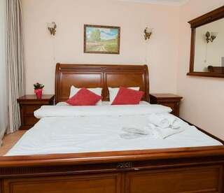 Отель Гостиница Азат Нур-Султан Стандартный номер с кроватью размера "king-size"-4